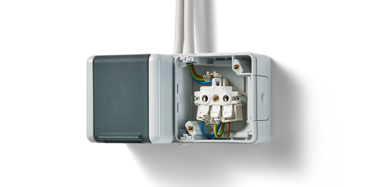 Doppelsteckdose mit Trennsteg bei B&H Elektro GmbH in Grimma